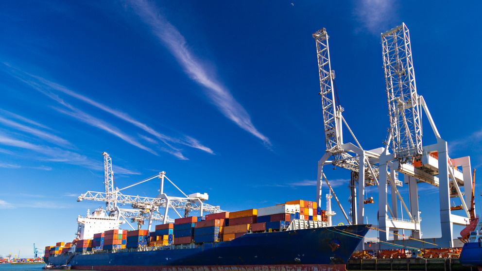 Container vessel in the port of Rotterdam: The EU aims to improve the governance of activities in its seas and coastal areas