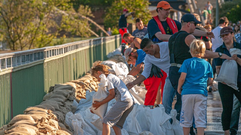 Flooding of Elbe River, 2013: The EU aims to reduce vulnerability to extreme weather events.